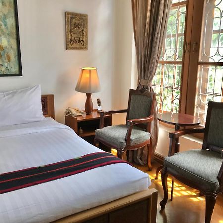 Classique Inn Yangon Bagian luar foto