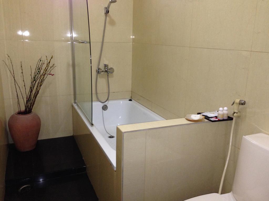 Classique Inn Yangon Bagian luar foto