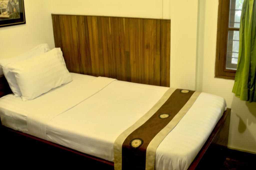 Classique Inn Yangon Bagian luar foto