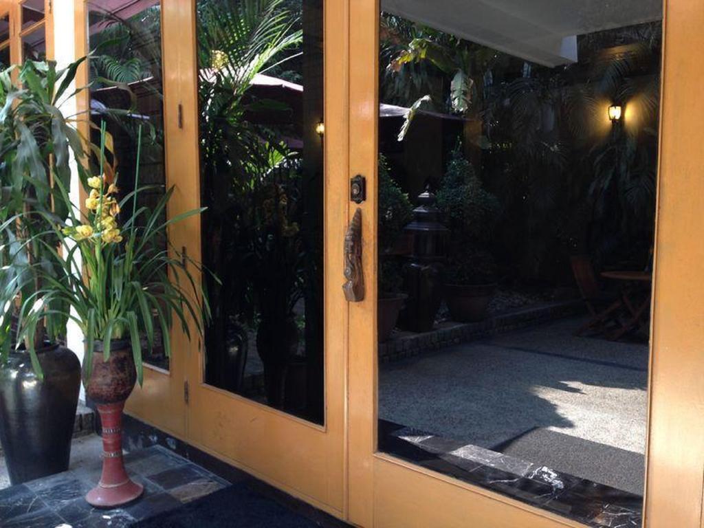 Classique Inn Yangon Bagian luar foto