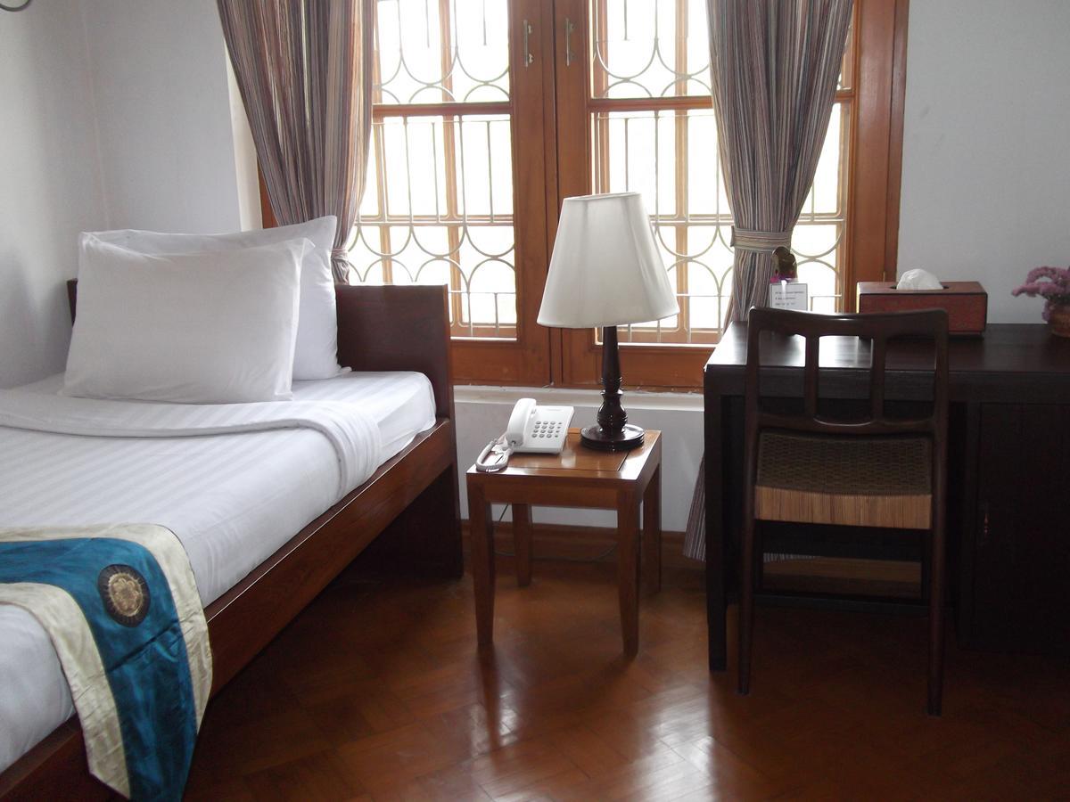 Classique Inn Yangon Bagian luar foto