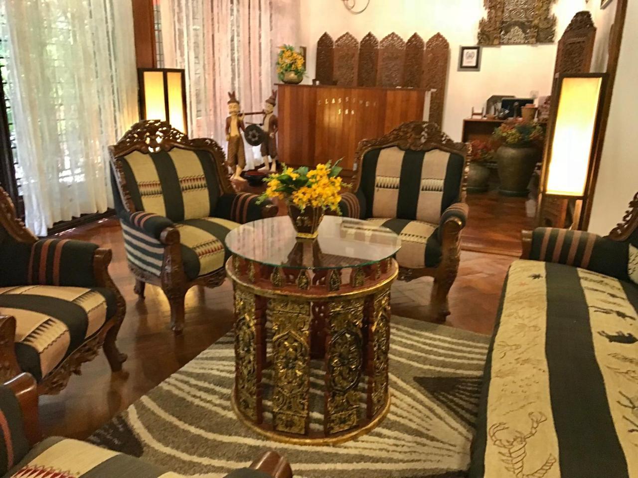 Classique Inn Yangon Bagian luar foto