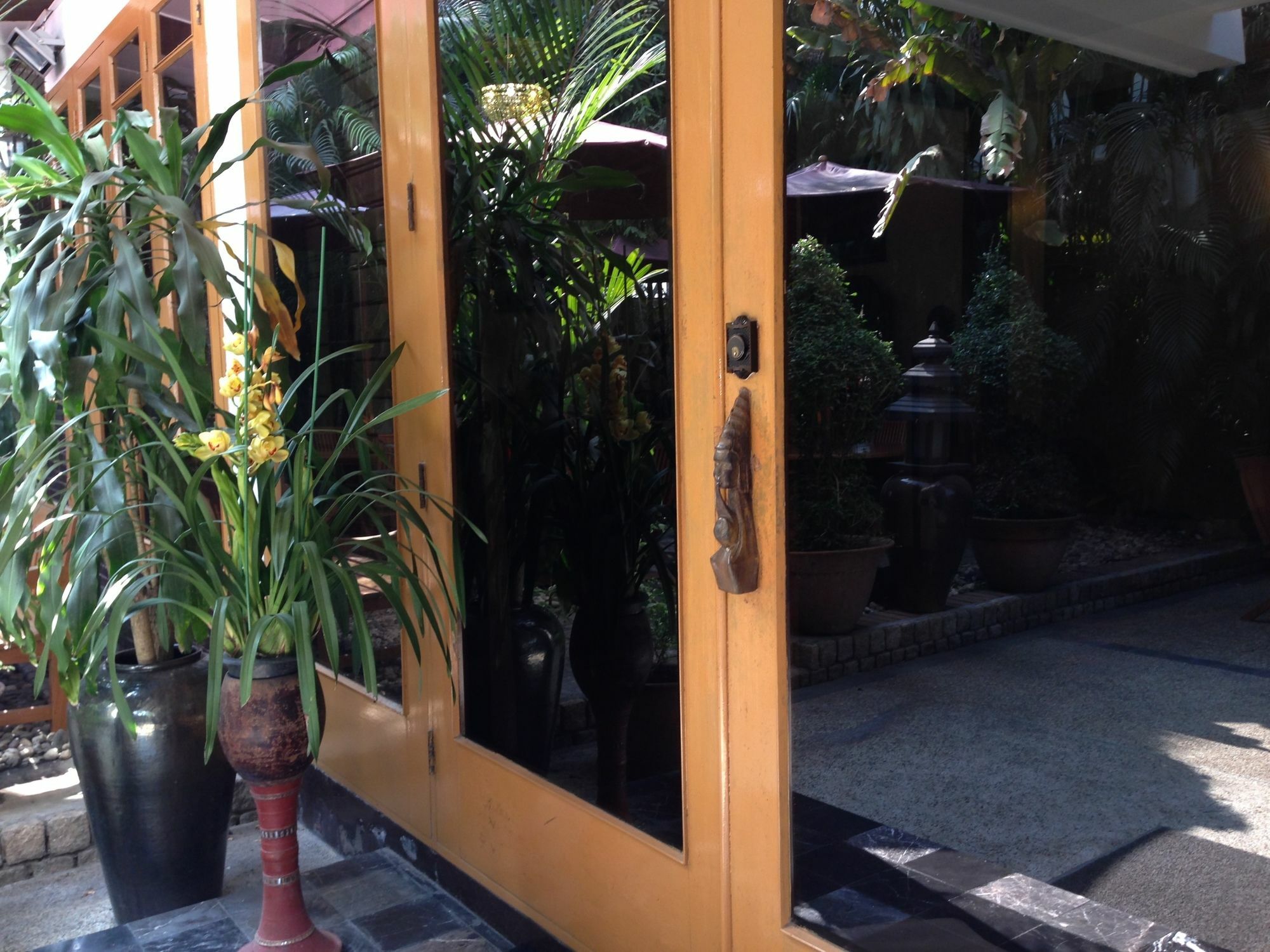 Classique Inn Yangon Bagian luar foto